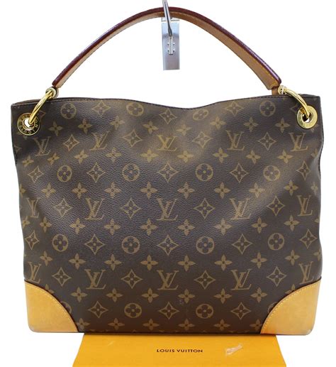 Louis Vuitton Berri PM Monogram .